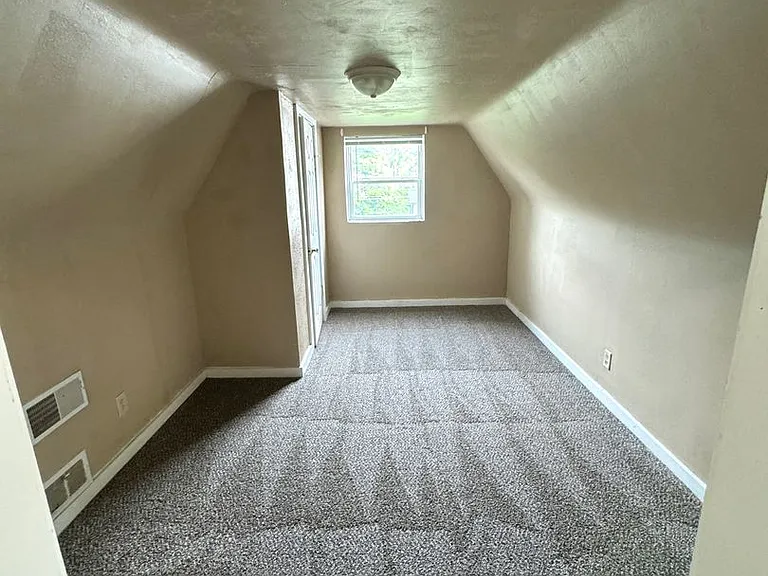 337 N Ellis St — Photo 23