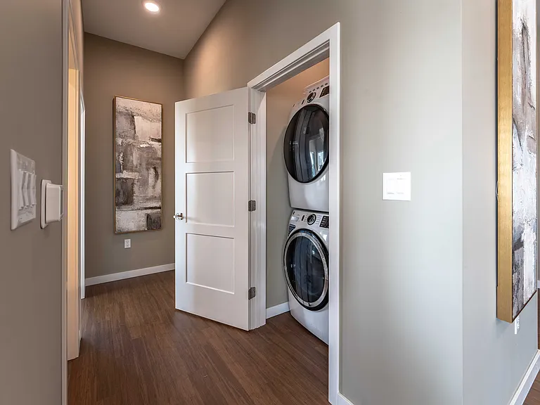 1364 E Battlefield Rd — Photo 160