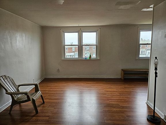 4th image of 2135 Glenview St Floor 2