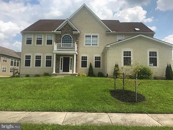 3rd image of 621 Ravenglass Dr