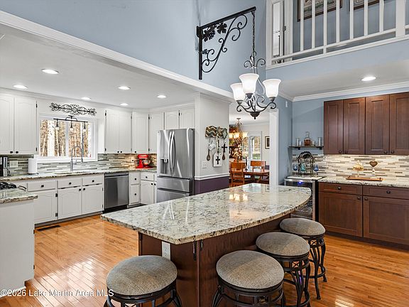 3rd image of 188 Fern Ridge Ln
