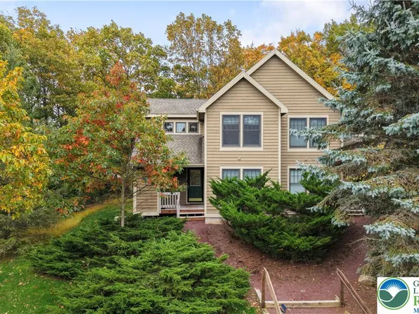 142 Pine Ct, Tannersville, PA 18372