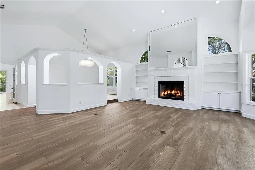 5 bed, 3.5 bath, 4339 sqft, $12,000 — Photo 4