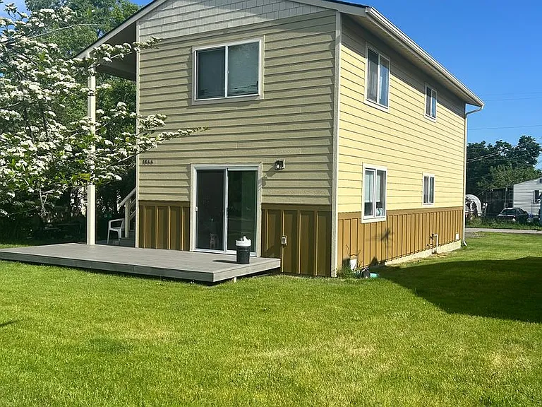 1844 Burlington Ave — Photo 2