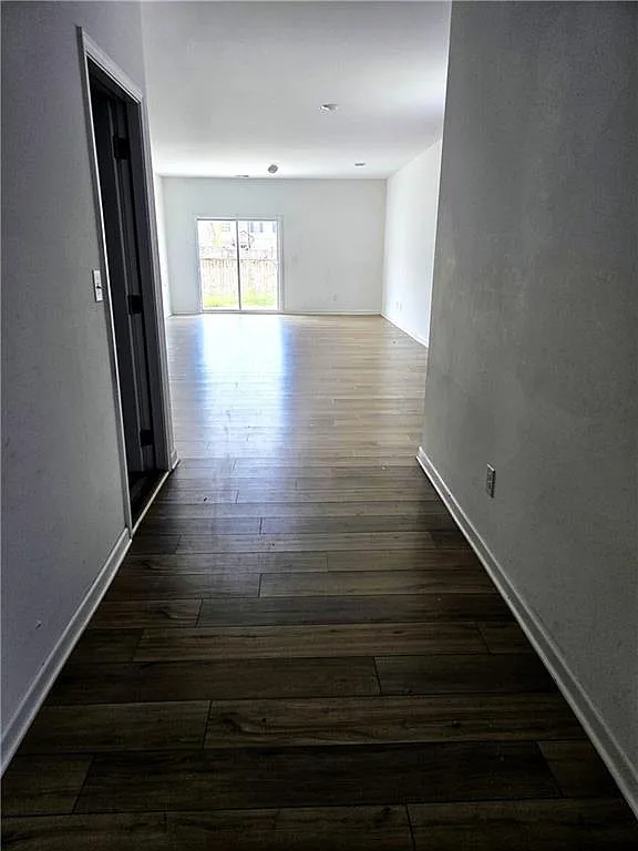 6 bed, 3.0 bath, 2520 sqft, $2,600 — Photo 4