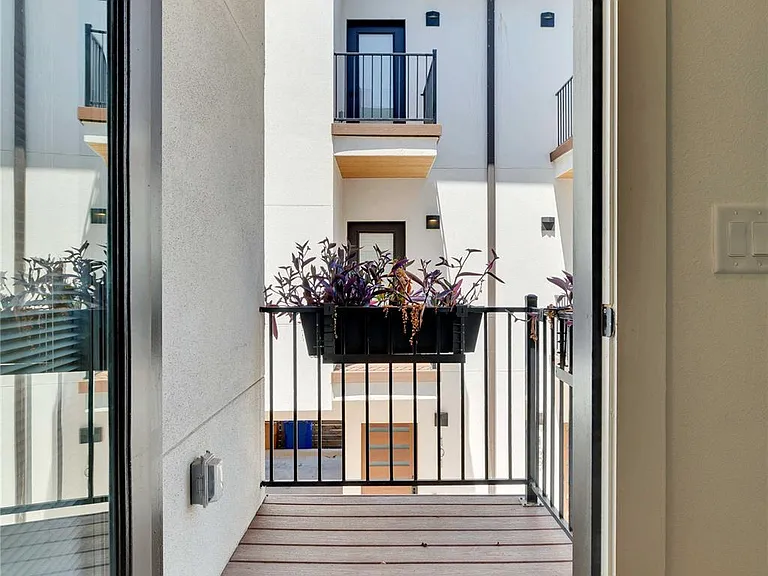 1128 Chicon St #201 — Photo 26