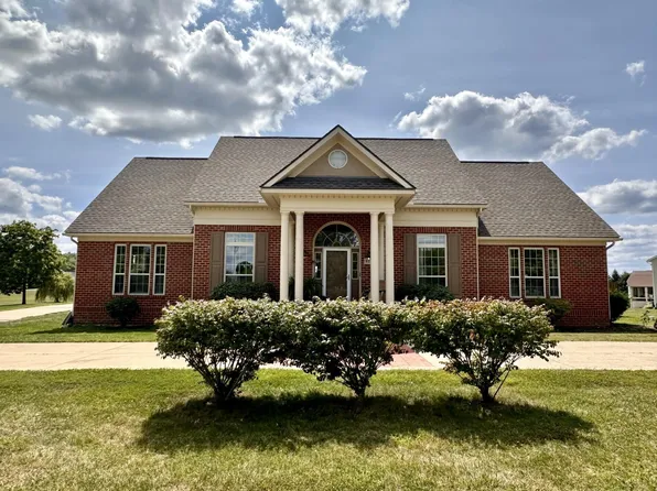 411 Warren Point Ln, Pataskala, OH 43062