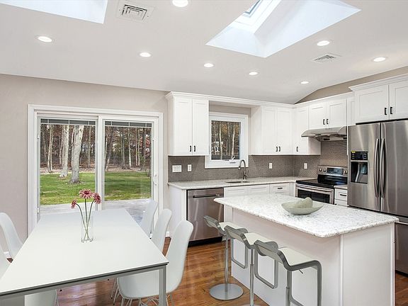 5th image of 7 Rosebriar Ln