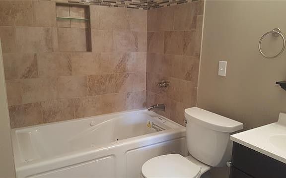Master bath jetted tub