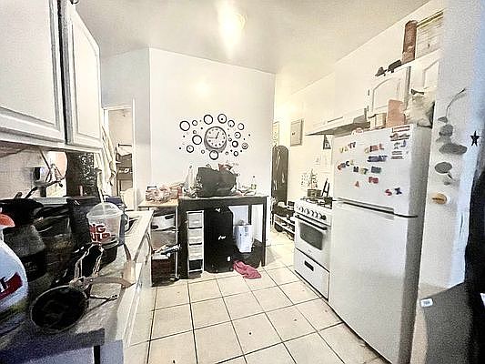 2nd image of 522 E 11th St #6