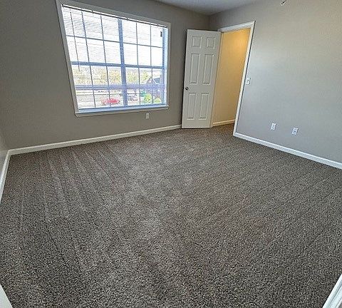 4th image of 469 Ponder Pl #3afe9938b