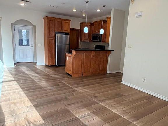 5th image of 401 S 49th St