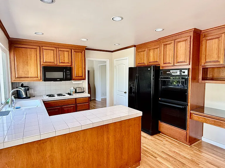 1123 Lillick Dr — Photo 9