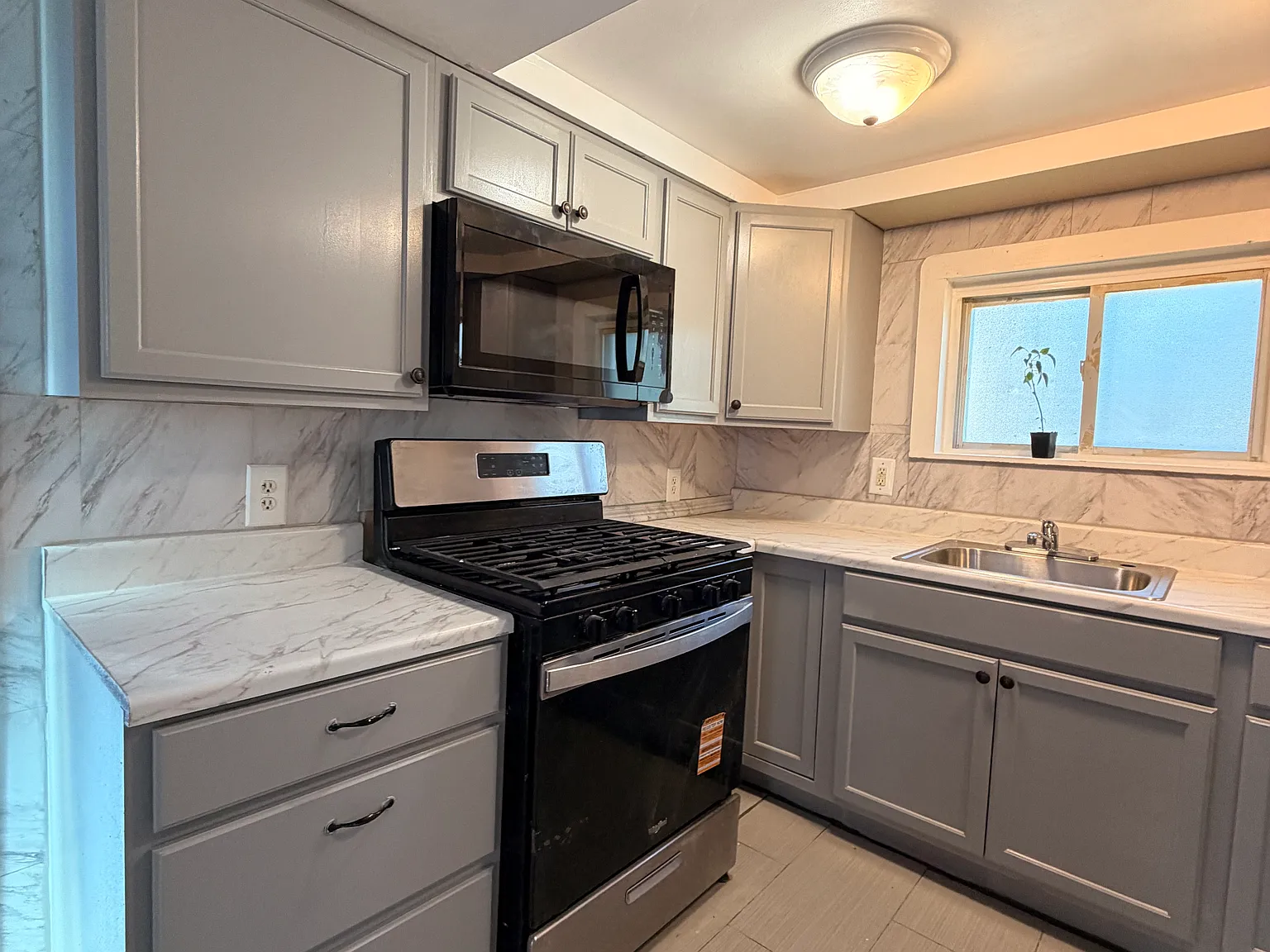 3 bed, 1200 sqft, $2,350 — Photo 2