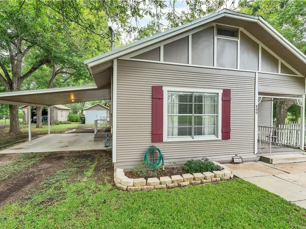 409 N Avenue G, Shiner, TX 77984