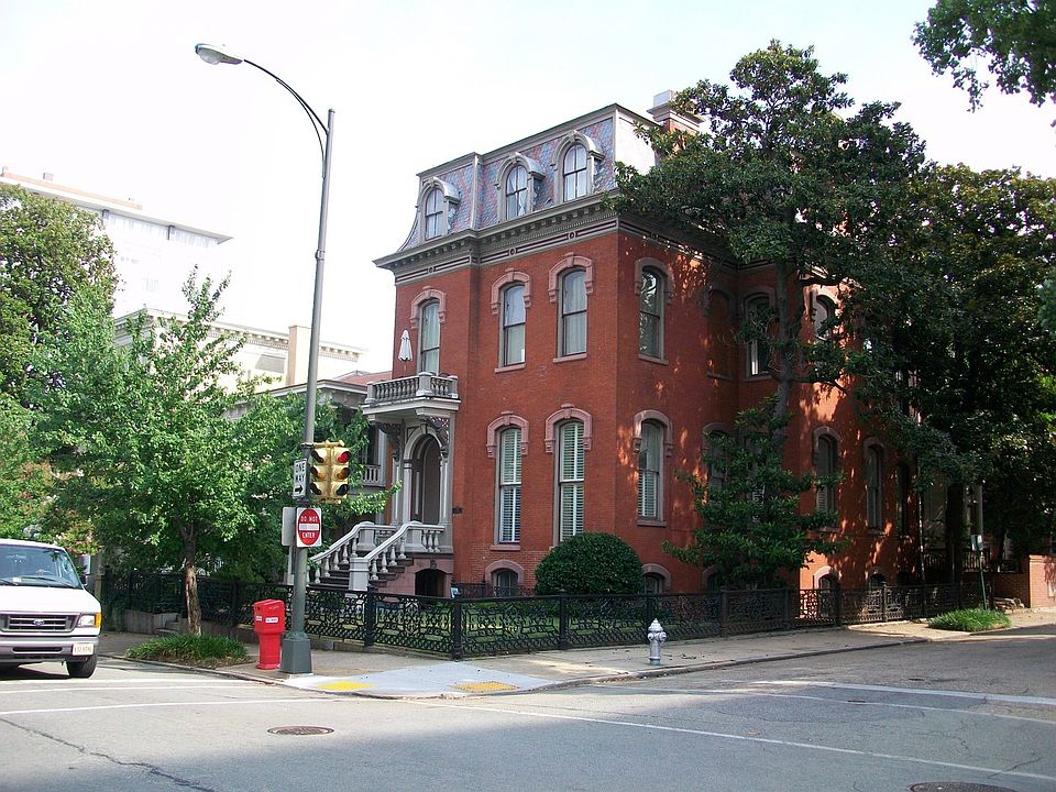1st image of 200 W Franklin St APT 1