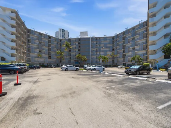 3401 N Country Club Dr APT 804, Aventura, FL 33180