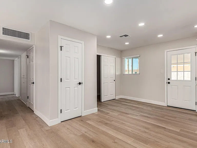 818 W Elna Rae St — Photo 14