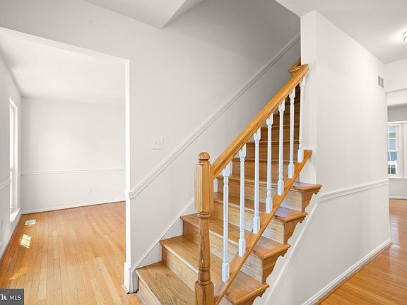 3rd image of 1454 Parkvale Ct