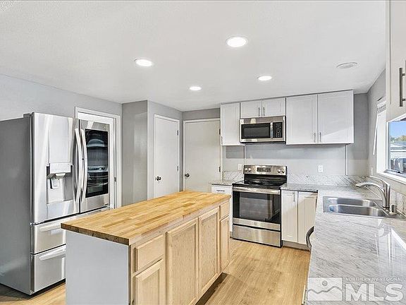 2nd image of 3201 Meadowlands Dr