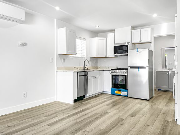 2nd image of 125 Ross St #B