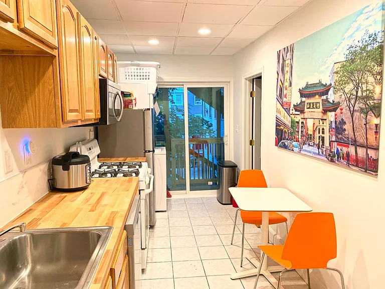 130 W 8th St #2 — Photo 21