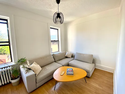 Rented by REALTY QUEST NEW YORK INC | media 9