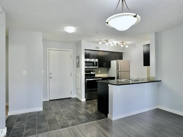 5816 Mullen Pl NW #320, Edmonton, AB T6R 0W3