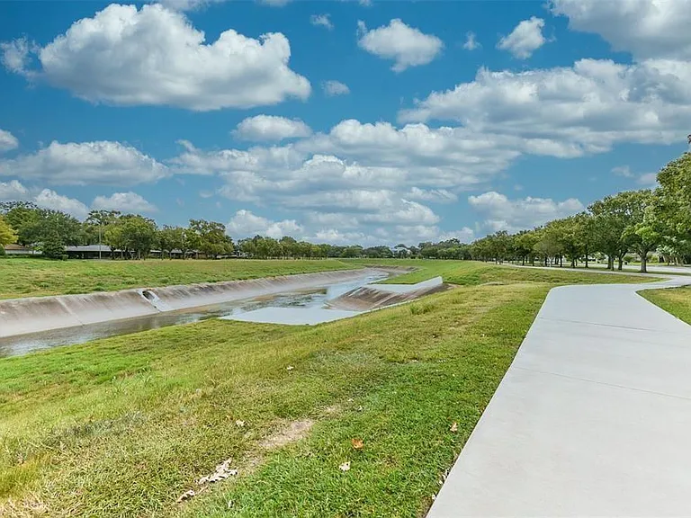 3809 N Braeswood Blvd #9 — Photo 31