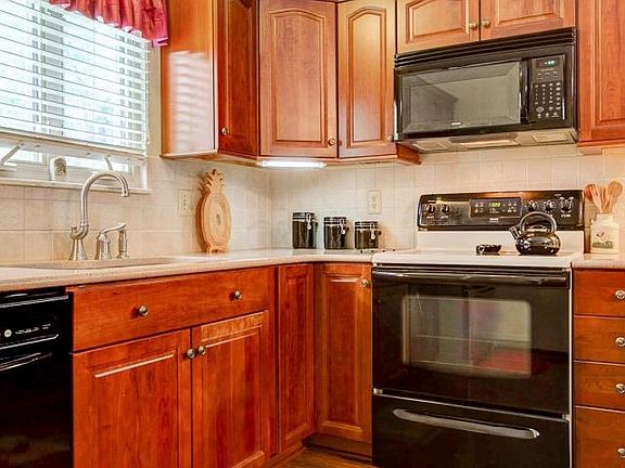 4th image of 3239 Leesville Way