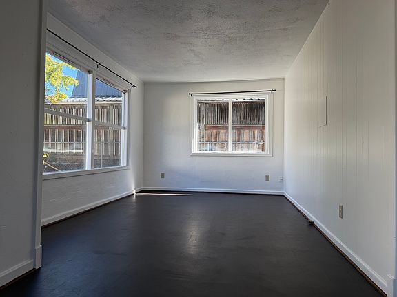 4th image of 974 W 10th Ave APT A