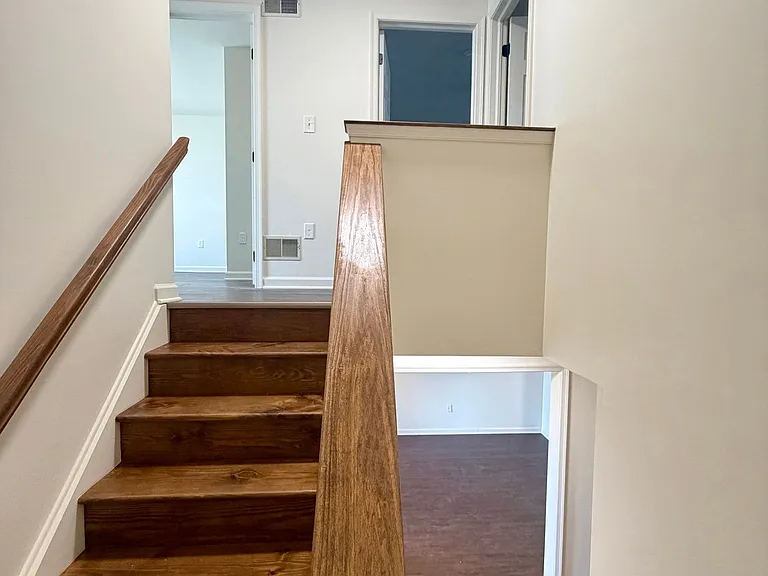33 Park View Dr — Photo 18