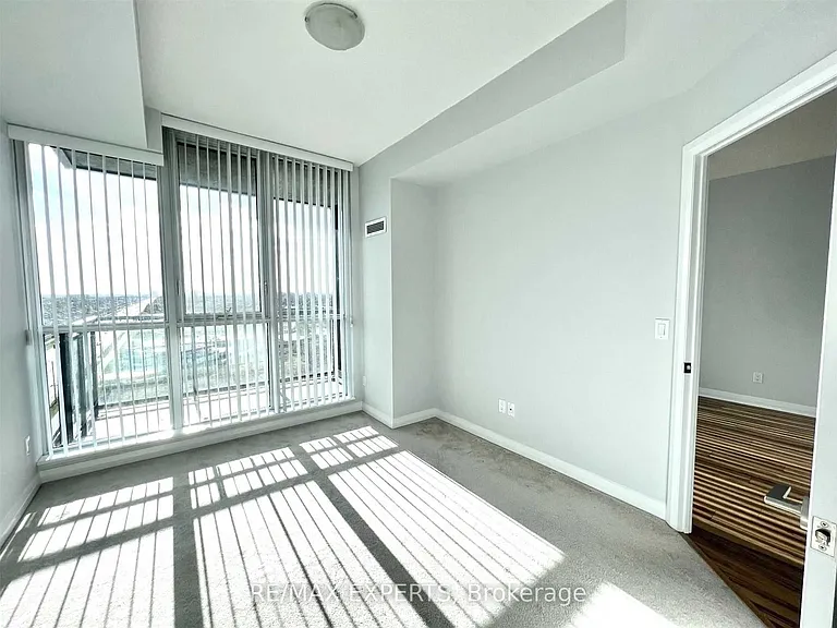 75 Eglinton Ave W #1005 — Photo 8