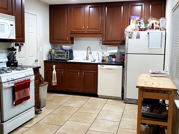 3rd image of 650 Meadowbrook Ln