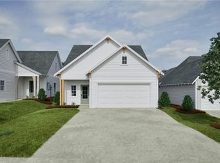 124 Woodland Ln, Opelika, AL 36801