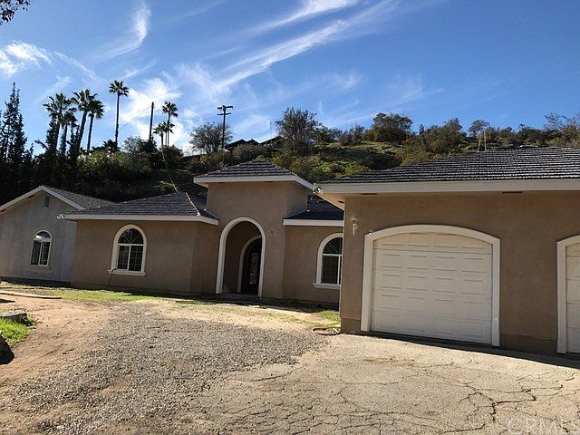 1st image of 211 Country Club Dr