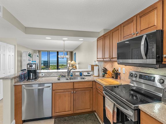 3rd image of 440 Seaview Ct APT 1202