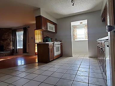 2nd image of 3208 Meadow Wood Ln