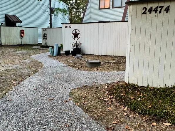 24474 Country Club Dr, Huntsville, TX 77320