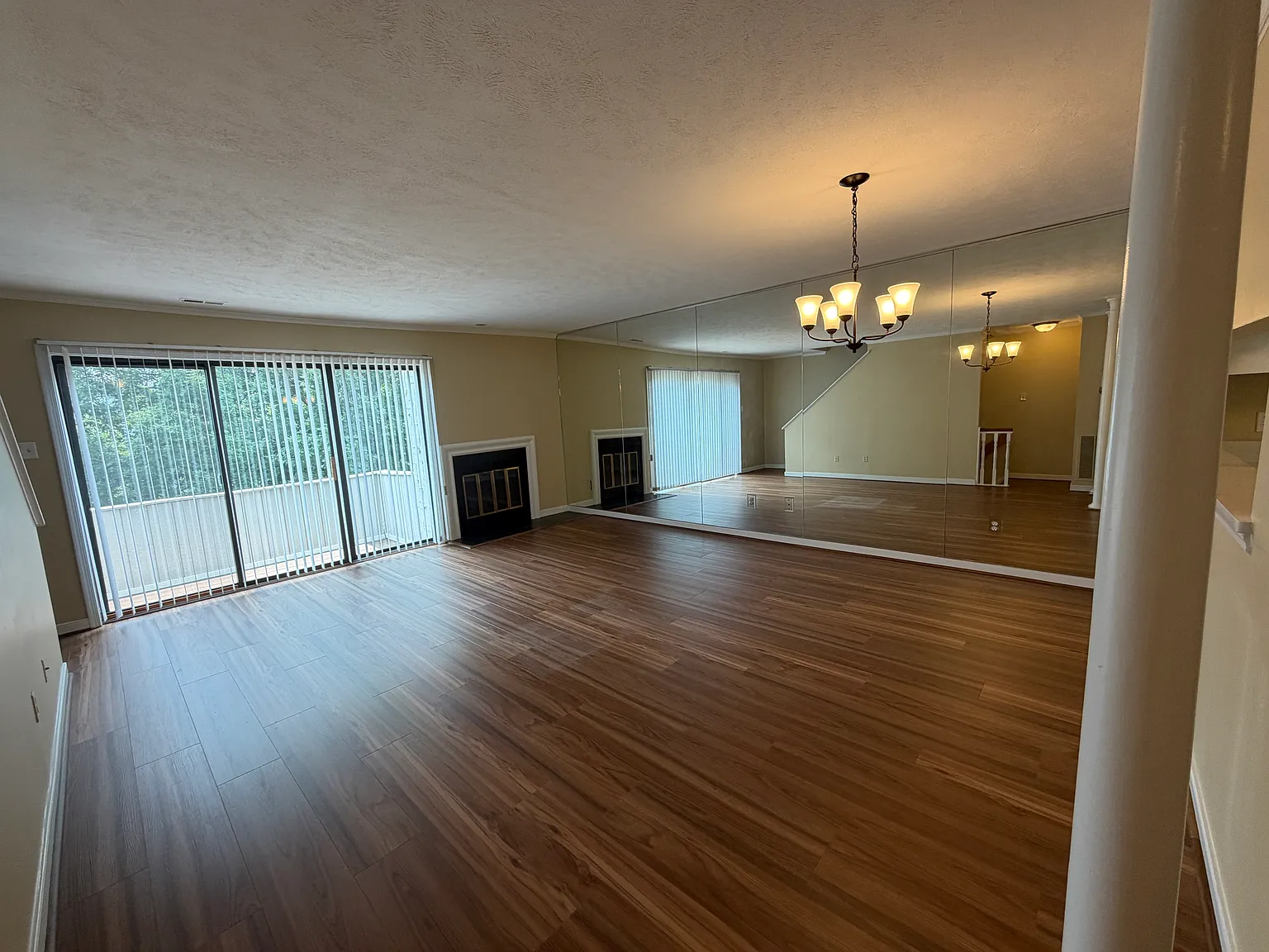 3 bed, 1845 sqft, $2,395 — Photo 2