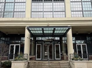 900 N Kingsbury St APT 1063, Chicago, IL 60610