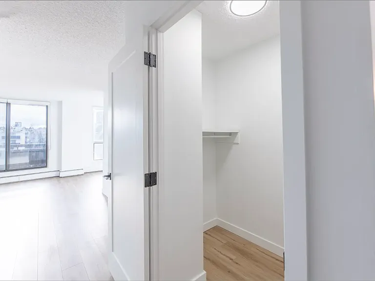 1228 13th Ave SW — Photo 14