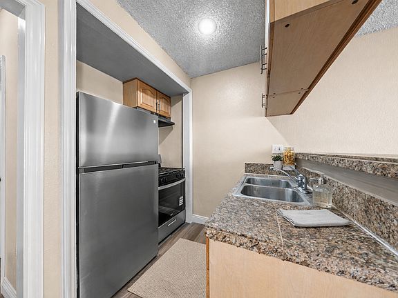 4th image of 257-259 Seal Beach Blvd #L