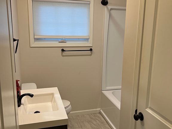 5th image of 65 Sherwood Ave