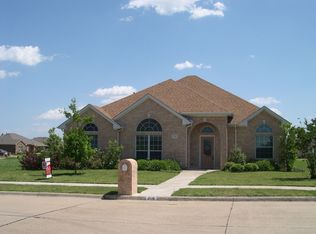 318 Iroquois Ln, Waxahachie, TX 75165