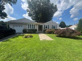91 Haynes Ave, West Islip, NY 11795