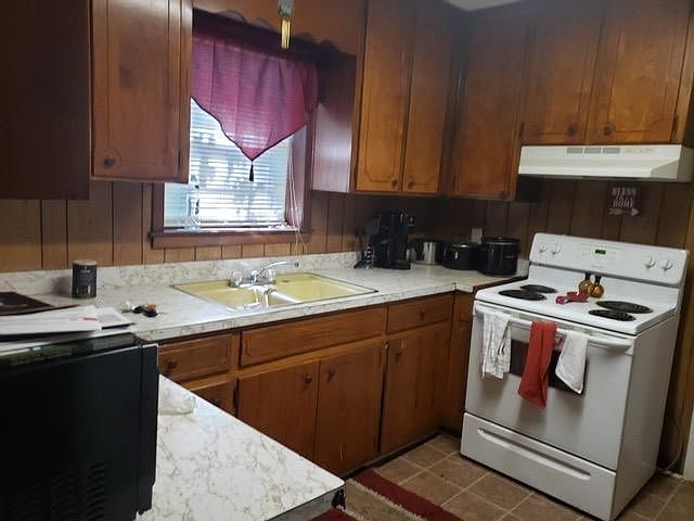 2nd image of 651 E Burdeshaw St