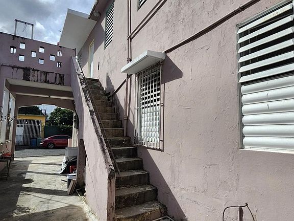 5th image of Calle Jimenez Garcia #4-URB