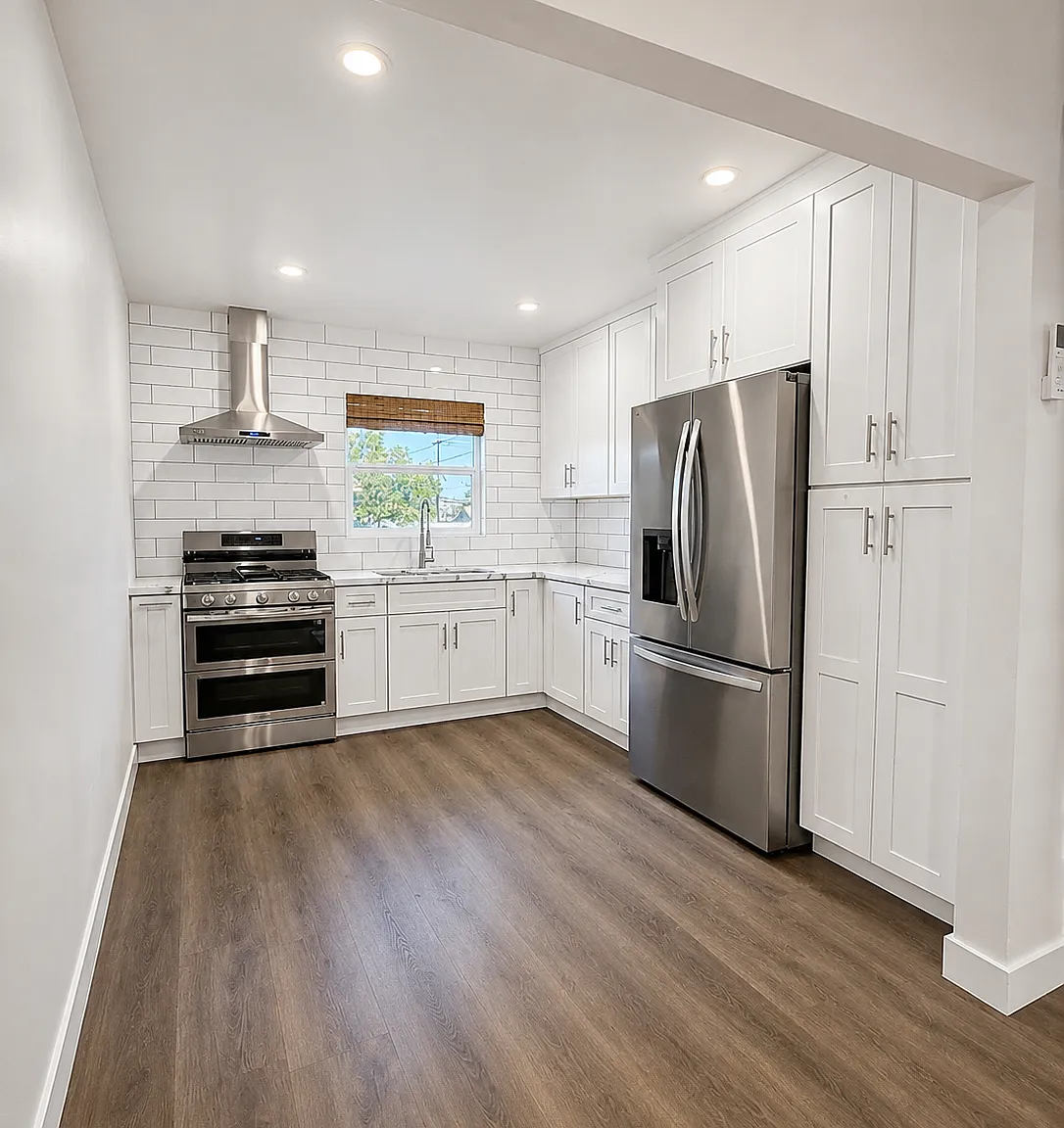 2 bed, 700 sqft, $2,595 — Photo 1