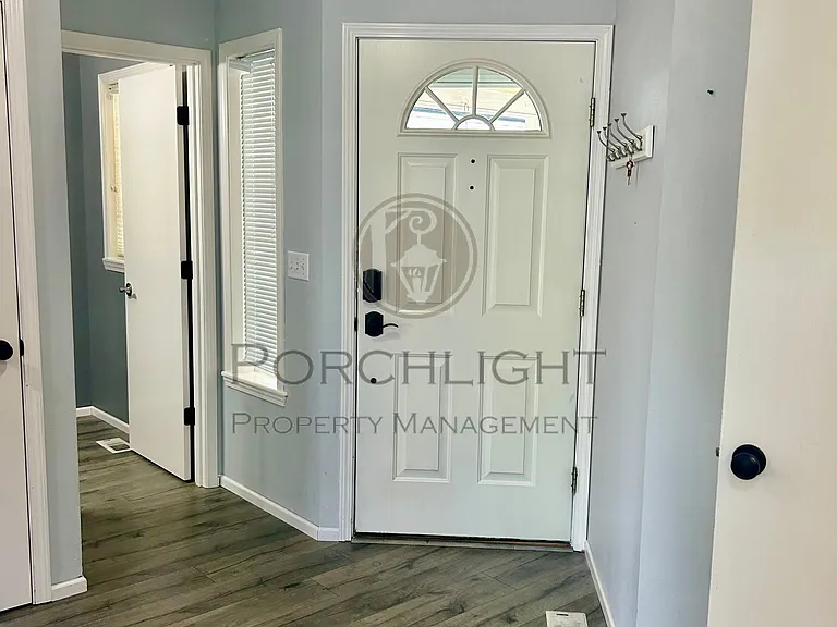 804 E Maberry Dr — Photo 6